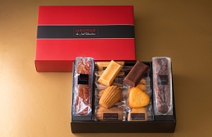  RNV`vl@JtF`R La Collection`Praline Cafe`